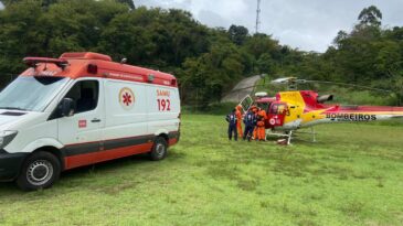homem-cai-do-telhado-e-e-levado-de-helicoptero-para-bh