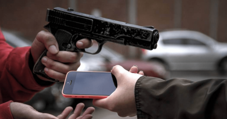 arma-de-brinquedo-no-roubo-gera-grave-ameaca-decide-stj