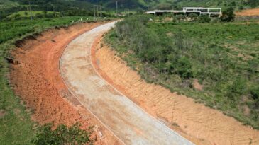 sao-goncalo-conclui-calcamento-para-acesso-a-nova-escola-de-pacas