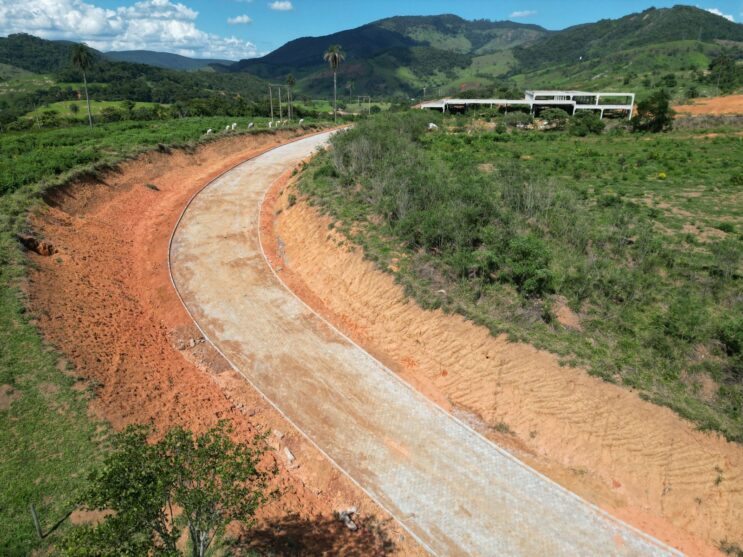 sao-goncalo-conclui-calcamento-para-acesso-a-nova-escola-de-pacas