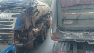 transito-e-liberado-na-br-262-apos-acidente-com-carreta