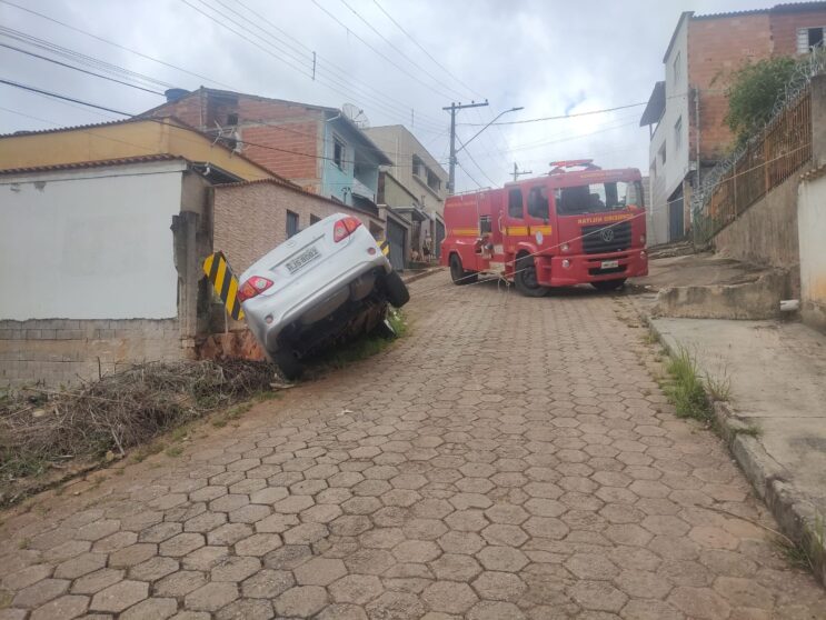 acidente-mobiliza-bombeiros-e-samu-no-sao-francisco