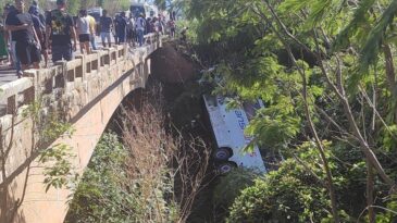 acidente-entre-onibus-e-caminhonete-deixou-ao-menos-8-mortos-em-minas