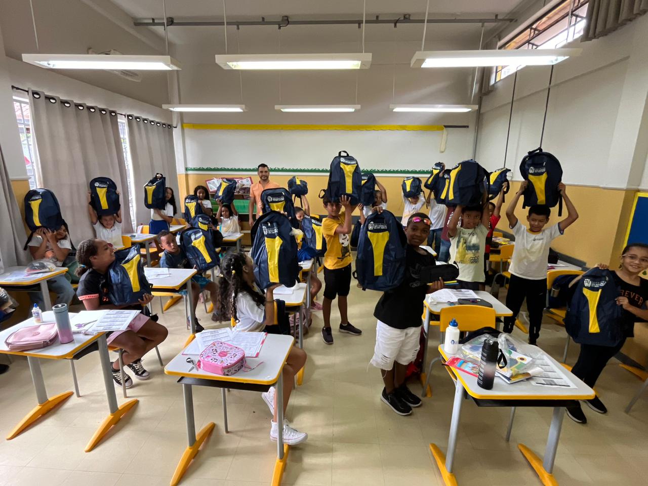 alunos-de-sao-goncalo-voltam-as-aulas-e-recebem-kit-escolar