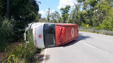 ambulancia-do-samu-tomba-com-gestante-em-ipatinga