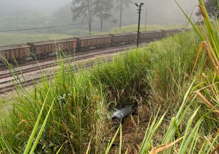 mae-e-filho-ficam-feridos-em-acidente-na-estrada-de-nova-era