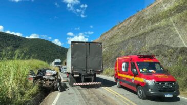 acidente-deixa-motorista-preso-as-ferragens-na-estrada-de-nova-era