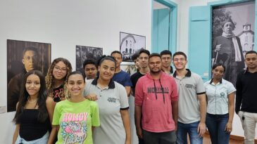 jovens-conhecem-casa-das-artes-de-sao-goncalo