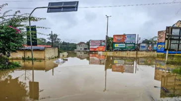 chuvas-em-santa-catarina-obrigam-925-pessoas-a-abandonar-casas