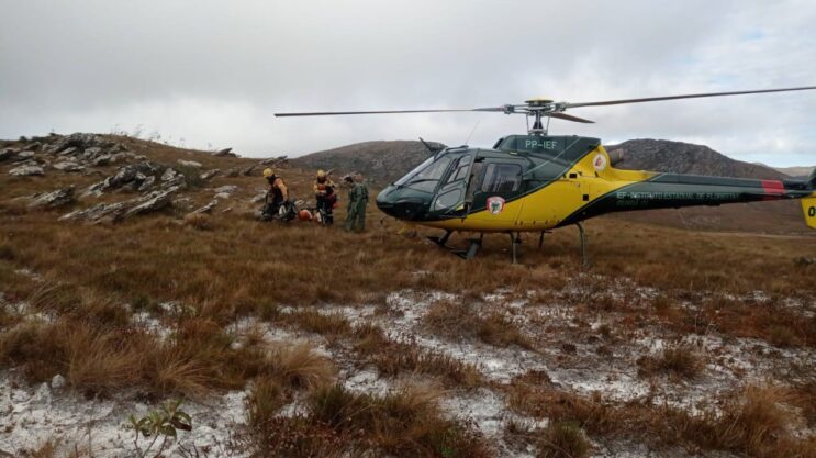 incendio-mobiliza-helicoptero-do-ief-na-serra-do-intendente