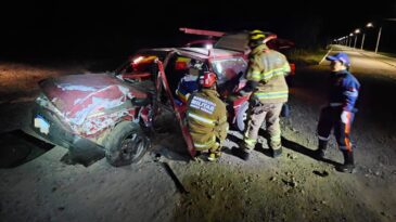 motorista-de-uno-fica-preso-as-ferragens-na-br-381-em-belo-oriente