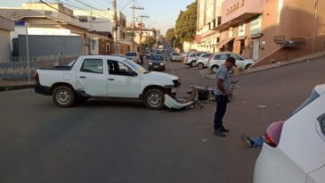 motocicleta-e-atingida-por-carro-na-rua-dona-modestina