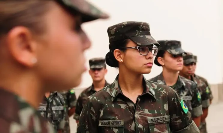 mulheres-poderao-se-alistar-no-servico-militar-aos-18-anos