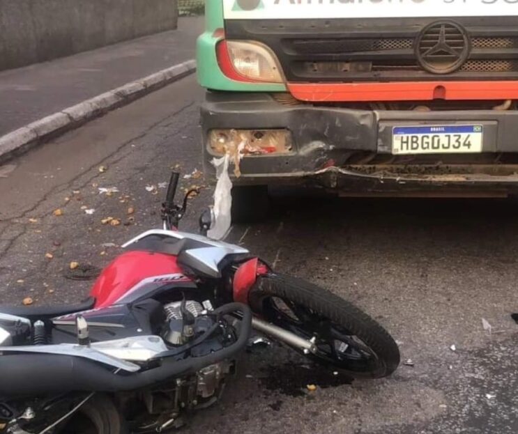 motociclista-fica-em-estado-grave-apos-colisao-frontal-com-caminhao