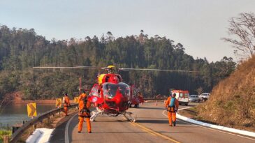 mulher-e-socorrida-de-helicoptero-apos-acidente-em-itabira