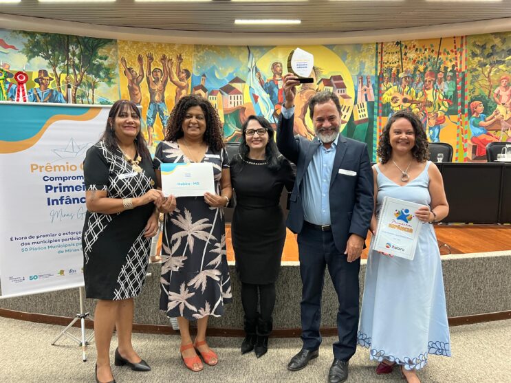 itabira-recebe-o-premio-ouro-pelo-avanco-no-plano-municipal-pela-primeira-infancia