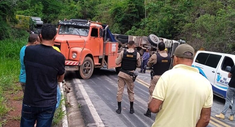 motorista-morre-em-acidente-com-carreta-na-estrada-de-nova-era