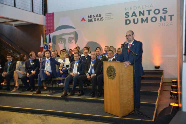 minas-celebra-o-pai-da-aviacao-com-a-entrega-da-medalha-santos-dumont