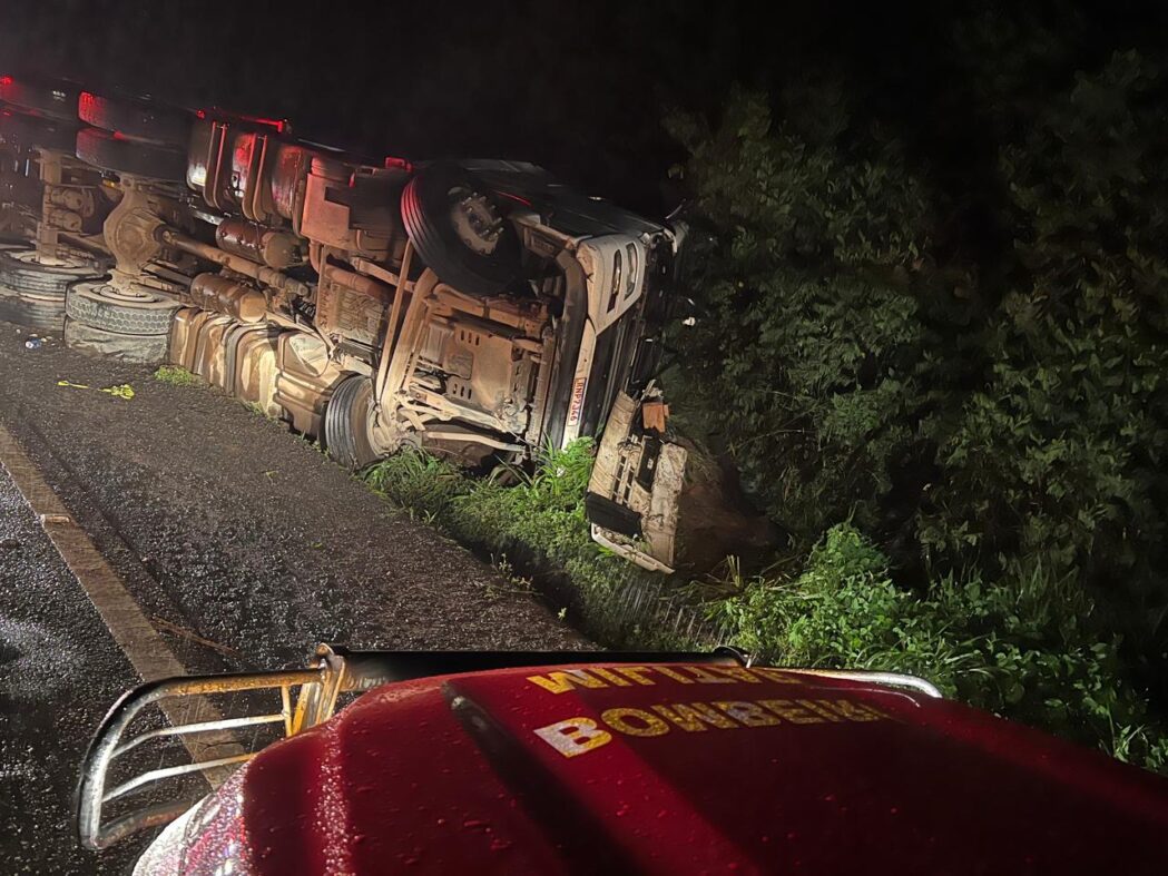 motorista-morre-apos-tombar-carreta-com-cerveja-na-br-381