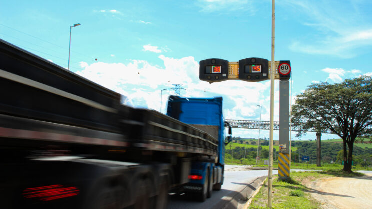rodovias-tem-restricao-de-circulacao-de-veiculos-pesados-no-feriado-do-dia-do-trabalhador