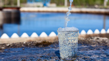 agua-1-litro-de-oleo-pode-poluir-ate-25-mil-litros-de-agua-saiba-como-descartar-corretamente