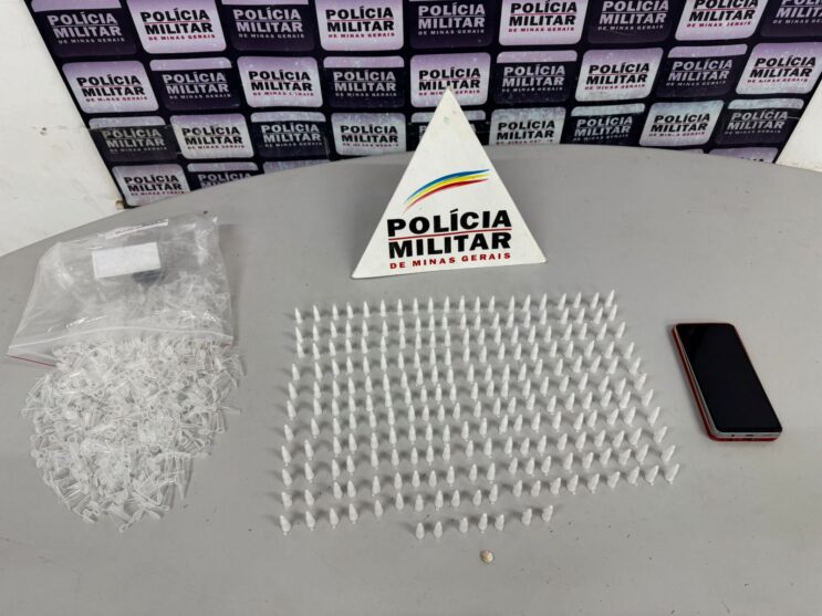 homem-e-preso-por-trafico-pm-apreende-mais-de-200-pinos-de-cocaina