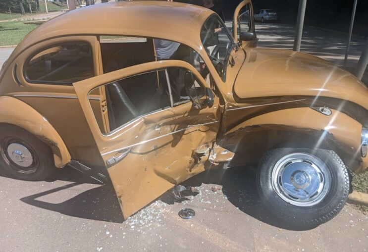 colisao-entre-veiculos-deixa-um-ferido-no-bairro-areao