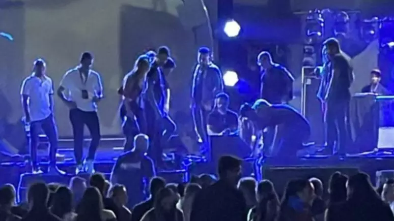 marrone-cai-do-palco-durante-show-em-goiania