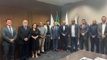 comitiva-da-comarca-de-ferros-realiza-visita-a-presidencia-do-tjmg