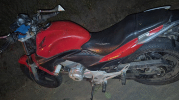 motociclista-fica-ferido-ao-colidir-com-cavalo-na-mgc-120-em-santa-maria-de-itabira
