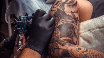 conselho-federal-de-medicina-proibe-uso-de-anestesia-para-tatuagens-esteticas
