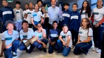 prefeito-recebe-alunos-premiados-em-olimpiadas-de-astronomia-e-foguetes