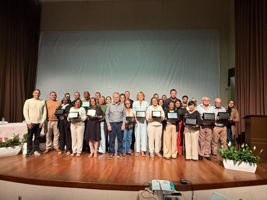 sao-goncalo-realiza-cerimonia-historica-e-entrega-titulo-de-servidor-emerito