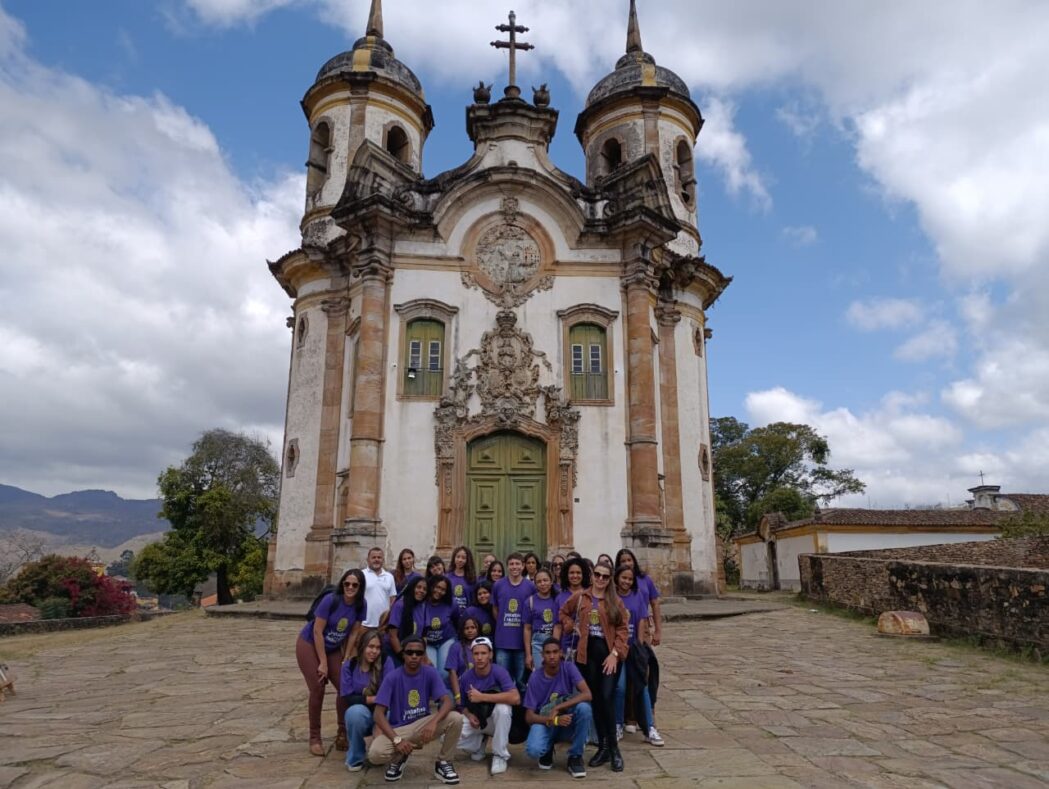 parlamento-jovem-de-sao-goncalo-realiza-visita-cultural-a-ouro-preto