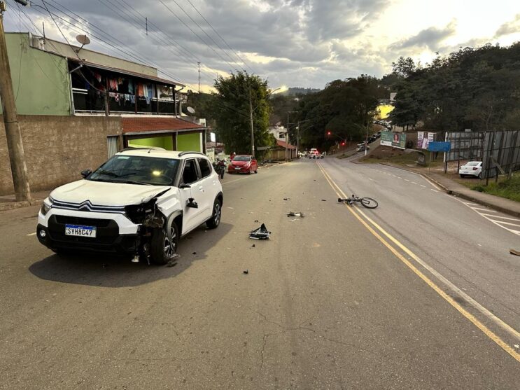 ciclista-e-socorrido-em-estado-grave-apos-colisao-com-carro-em-itabira