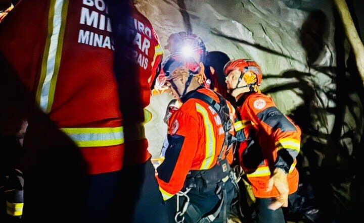 bombeiros-atuam-em-resgate-apos-queda-fatal-durante-escalada-na-serra-do-cipo