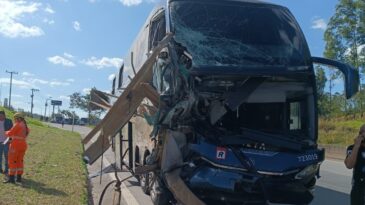 grave-acidente-entre-onibus-deixa-quatro-mortos-e-27-feridos-em-minas