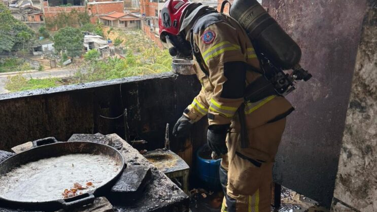 incendio-em-fabrica-de-torresmos-mobiliza-bombeiros-em-ipatinga