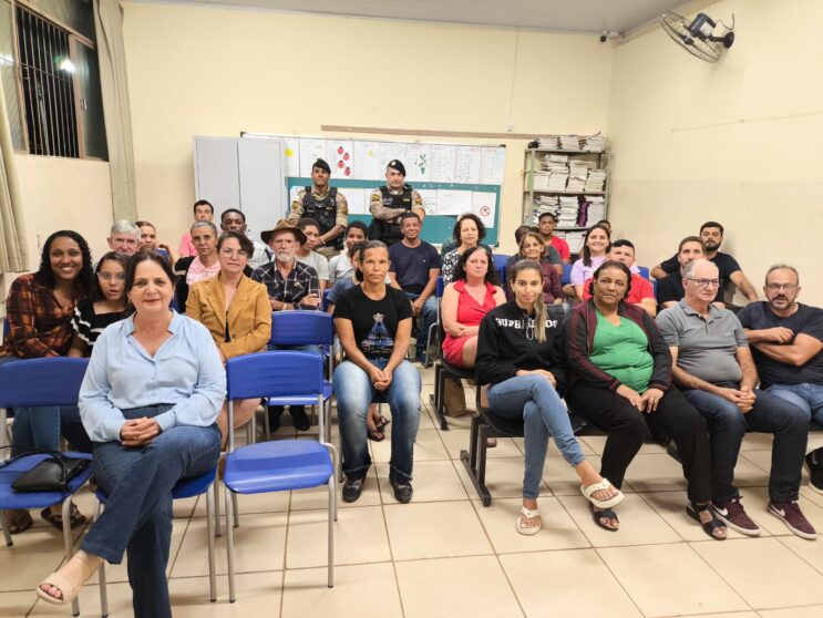 pm-realiza-reuniao-com-comunidade-rural-em-s-d-do-prata