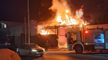 galpao-em-chamas-mobiliza-bombeiros-e-voluntarios-em-joao-monlevade