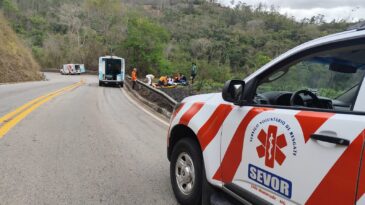 acidente-na-estrada-do-forninho-deixa-dois-motociclistas-feridos
