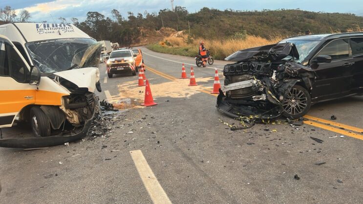 acidente-na-br-381-em-caete-deixa-uma-mulher-morta-e-tres-feridos