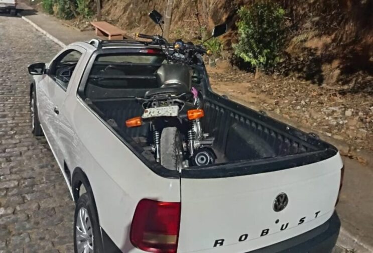 pm-apreende-motocicleta-com-irregularidades-em-sao-domingos-do-prata