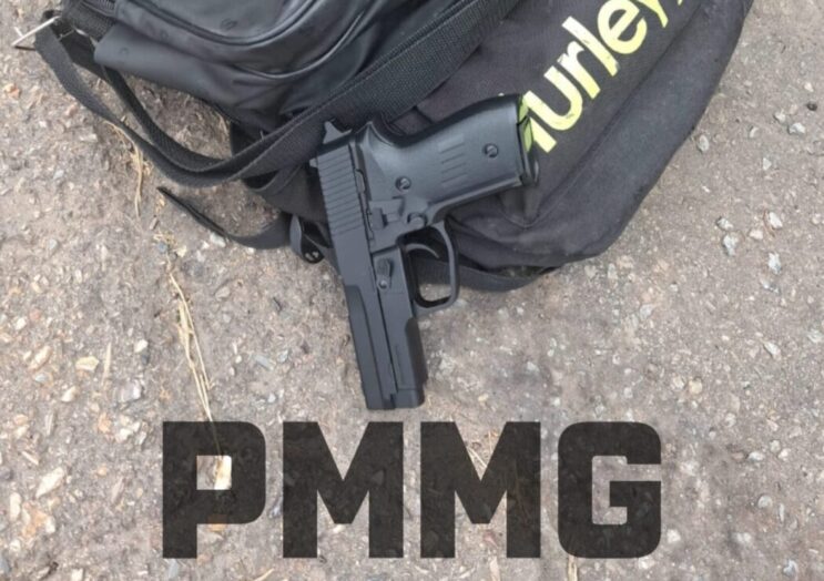 adolescentes-sao-flagrados-com-simulacro-de-arma-em-itabira