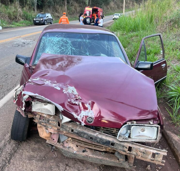 colisao-mobiliza-equipes-de-resgate-na-mg-123-em-joao-monlevade