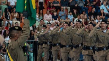 11o-bpm-realiza-solenidade-de-apresentacao-da-bandeira-e-entrega-de-boinas-aos-futuros-soldados