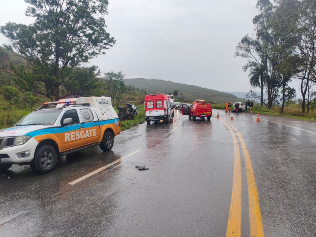 colisao-entre-veiculos-deixa-duas-pessoas-feridas-na-br-381-em-caete