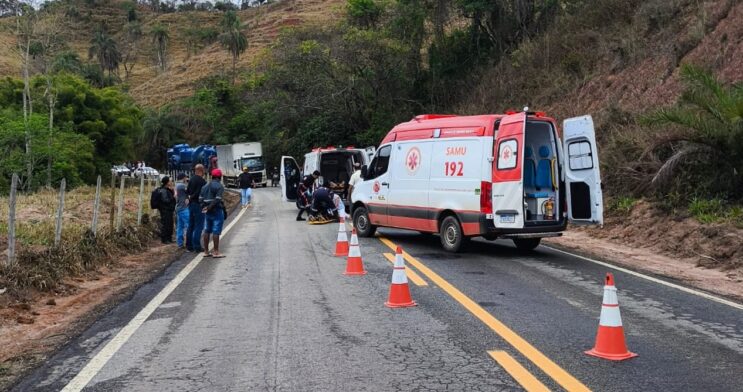 samu-socorre-vitimas-de-acidente-na-mgc-120-em-ferros