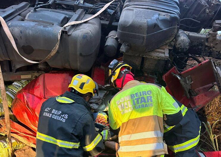 acidente-grave-deixa-motorista-ferido-na-br-262-na-serra-do-macuco