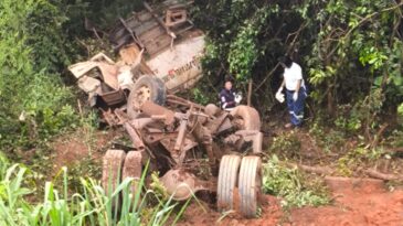 motorista-de-68-anos-morre-apos-caminhao-pipa-capotar-na-mg-436-em-cocais